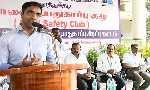 சிறுவர் வாகனம் ஓட்டி விபத்து நிகழ்ந்தால் பெற்றோருக்கு ரூ.1 லட்சம் அபராதம்:கலெக்டர் செந்தில்ராஜ் எச்சரிக்கை