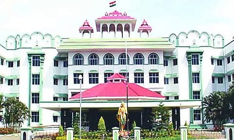 லஞ்ச ஊழல் வழக்கில் குற்றப்பத்திரிகை தாக்கல் செய்யப்படாமல் இருப்பதை ஏற்க முடியாது - ஐகோர்ட்டு மதுரை கிளை கருத்து