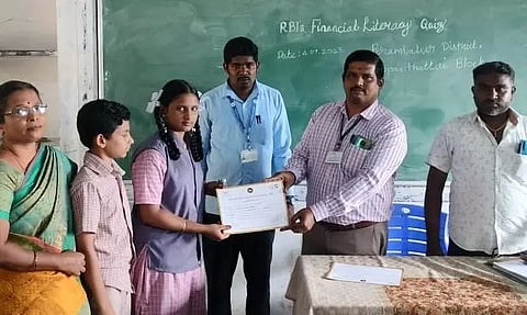 பள்ளி மாணவர்களுக்கு வினாடி-வினா போட்டி