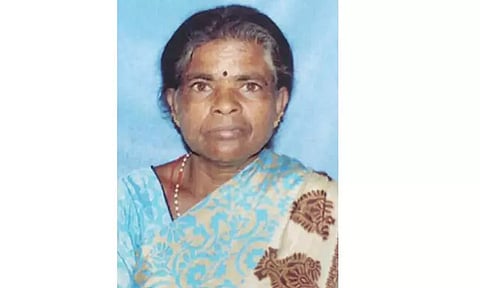 ஆடுமேய்த்த பெண் கழுத்தை அறுத்து படுகொலை