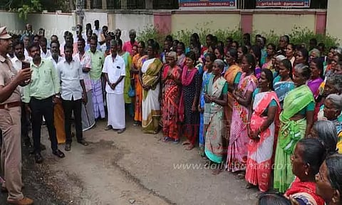 நெல்லை டி.ஐ.ஜி. அலுவலகத்தை கிராம மக்கள் முற்றுகை