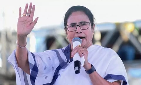 மம்தா பானர்ஜிக்கு முழங்காலில் அறுவை சிகிச்சை