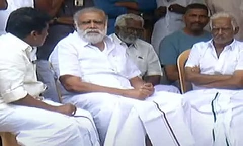 டி.ஐ.ஜி. விஜயகுமாரின் பெற்றோரை சந்தித்து அமைச்சர் ஐ.பெரியசாமி ஆறுதல்