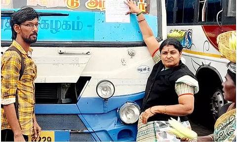 நஷ்டஈடு வழங்காததால் அரசு பஸ் ஜப்தி