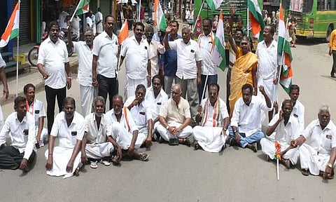 தூத்துக்குடியில் காங்கிரசார் சாலை மறியல்:31 பேர் கைது