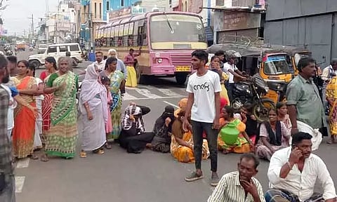 குடிநீர் கேட்டு பொதுமக்கள் மறியல்