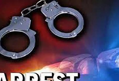 கடத்தூரில்கார் டிரைவரை கத்தியால் குத்தியவர் கைது