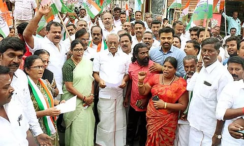 காங்கிரஸ் கட்சியினர் ஆர்ப்பாட்டம்