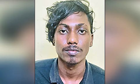 காதலிக்க மறுத்த கல்லூரி மாணவியை கத்தியால் குத்திய வாலிபர் - சென்னையில் பட்டப்பகலில் பயங்கரம்