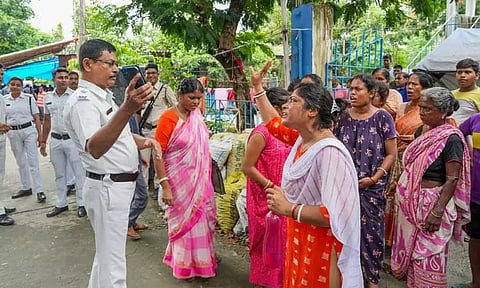 மே.வங்காளத்தில் பஞ்சாயத்து தேர்தலில் கடும் வன்முறை: 14 பேர் பலி - ஜனாதிபதி ஆட்சியை அமல்படுத்த பாஜக கோரிக்கை