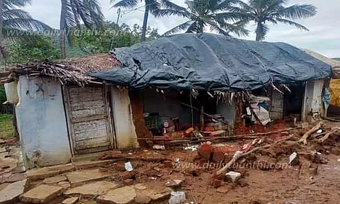 மழையால் வீட்டுச் சுவர் இடிந்தது