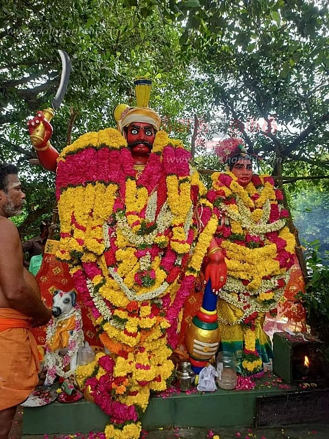 சேர்வராயன் கோவிலில் 51 கிடாவெட்டி மீனவர்கள் பூஜை