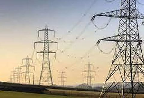 உயரழுத்த மின்கம்பிகள் அறுந்து விழுந்தன