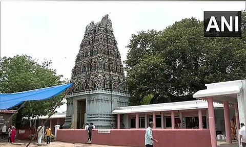 ஷார்ட்ஸ், கிழிந்த ஜீன்ஸ் அணிய தடை - ஜெய்ப்பூர் கோவிலில் பக்தர்களுக்கு ஆடை கட்டுப்பாடு