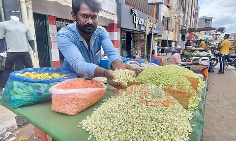 மல்லிகை, பிச்சிப்பூ விலை குறைந்தது