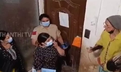 3 ஆண்டுகளாக நாய்களை வீட்டிற்குள் அடைத்து வைத்து கொடுமைப்படுத்திய பெண் - டெல்லியில் அதிர்ச்சி சம்பவம்