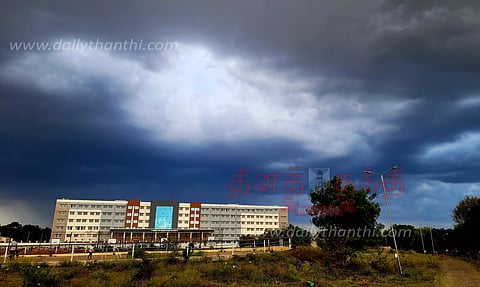 வானில் திரண்ட கருமேகங்கள்