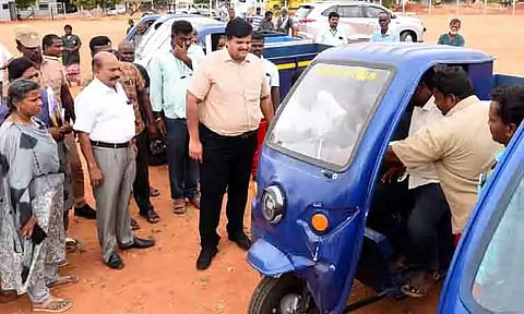 தூய்மை காவலர்களுக்கு வீட்டுமனை பட்டா: கலெக்டர் தகவல்