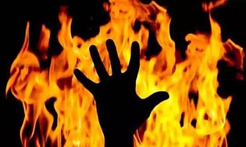 பெருந்துறை அருகே குடிசை தீப்பிடித்து எரிந்தது; மூதாட்டி உடல் கருகி பலி