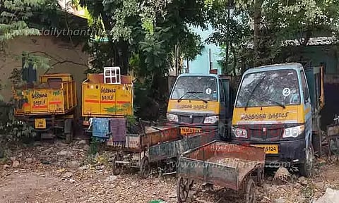 பயன்பாடற்ற குப்பை வண்டிகள்