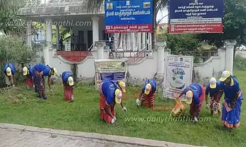 நகராட்சி பூங்காவில் தூய்மை பணி