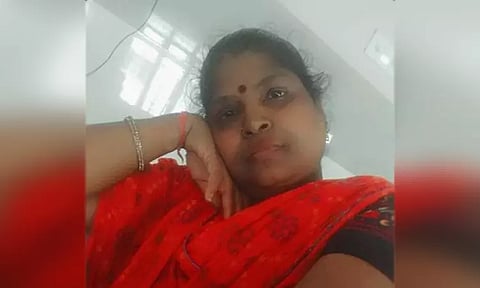 வீட்டின் முன்பு செருப்பு வைத்ததில் தகராறு...மாடியில் இருந்து தள்ளிவிடப்பட்ட பெண் உயிரிழப்பு...!