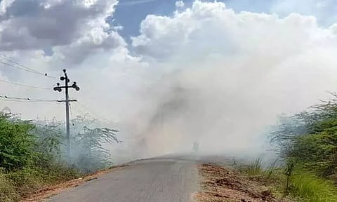 தூத்துக்குடி அருகே குப்பை கிடங்கில் திடீரென தீப்பிடித்து எரிந்ததால் பரபரப்பு