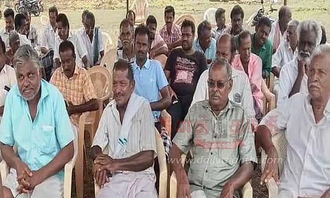 கீழ்பவானி வாய்க்காலில் கான்கிரீட் பணிக்கு எதிர்ப்பு: விவசாயிகள் 3-வது நாளாக காத்திருப்பு போராட்டம்