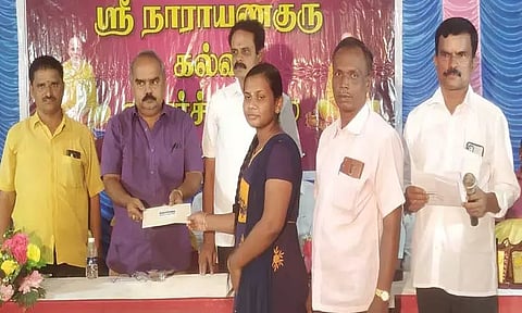 அரசு பொதுத்தேர்வில் அதிக மதிப்பெண் பெற்ற மாணவர்களுக்கு பரிசளிப்பு விழா