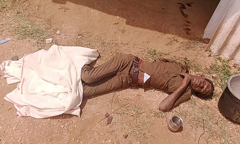 மண்வெட்டியால் தாக்கி டிரைவரை கொன்ற மகன்