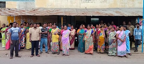 தூய்மை பணியாளர்கள் திடீர் போராட்டம்
