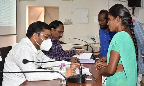 மக்கள் குறைதீர்க்கும் கூட்டத்தில் 424 மனுக்கள் பெறப்பட்டன