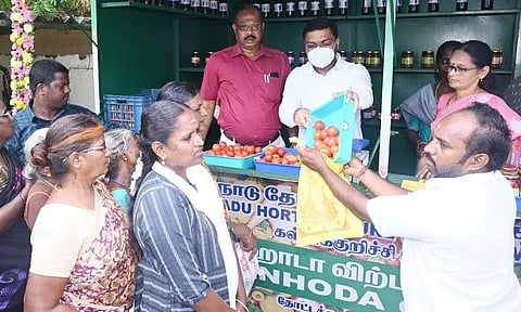 ஒரு கிலோ தக்காளி ரூ.80-க்கு விற்பனை