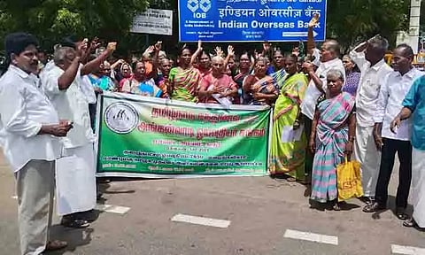 சத்துணவு, அங்கன்வாடி ஓய்வூதியர் சங்கத்தினர் ஆர்ப்பாட்டம்