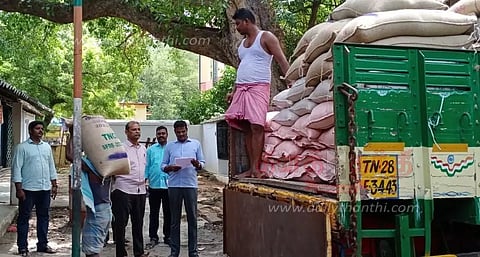 ரேஷன் கடைகளில் உணவு கடத்தல் தடுப்பு பிரிவு போலீசார் திடீர் சோதனை