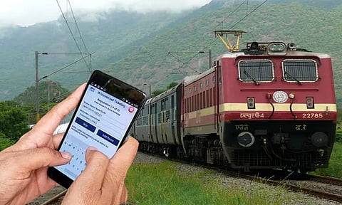 தீபாவளி பண்டிகை: ரெயிலில் டிக்கெட் முன்பதிவு நாளை தொடக்கம்