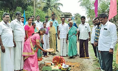கீரப்பாக்கம் ஊராட்சியில் ரூ.2¼ கோடியில் சாலை அமைக்கும் பணி