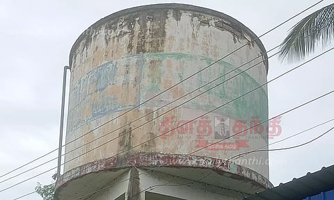 ஆபத்தான நிலையில் மேல்நிலை நீர்த்தேக்க தொட்டி