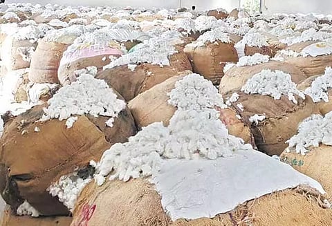 அரூர் கூட்டுறவு சங்கத்தில்ரூ.76 லட்சத்திற்கு பருத்தி ஏலம்