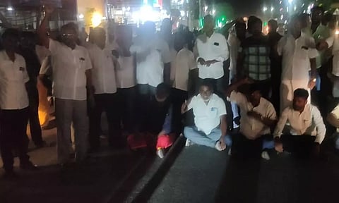 விடுதலை சிறுத்தைகள் கட்சியினர் திடீர் மறியல்