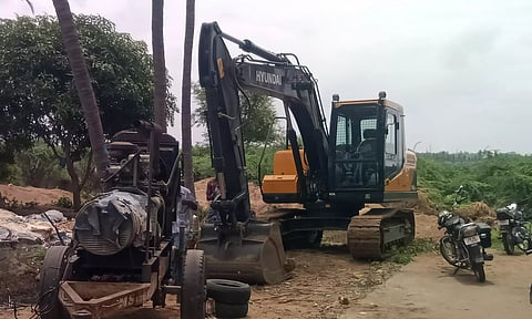 தவுட்டுப்பாளையம் காவிரி ஆற்றில் கிணறு அமைக்க பொதுமக்கள் எதிர்ப்பு