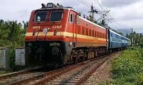 சேலம் வழியாக செல்லும் பெங்களூரு-வேளாங்கண்ணி சிறப்பு ரெயில்