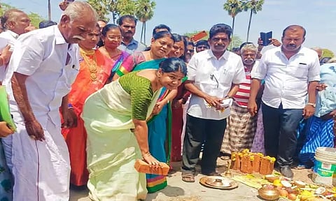 கட்டாலங்குளத்தில் ரூ.1.60 கோடியில் சாலை, மேம்பாலத்துக்கு அடிக்கல் நாட்டுவிழா