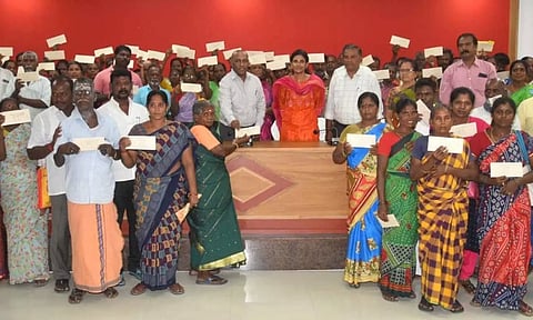 200 பேருக்கு வீடுகள் கட்ட ஆணை