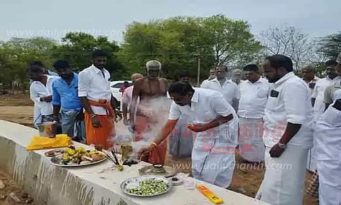 ஊருணியில் மடைகள் கட்ட பூமிபூஜை