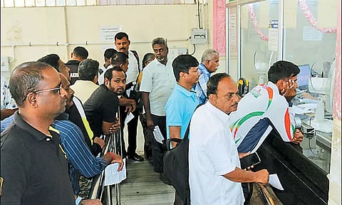 தீபாவளி பண்டிகைக்கான ரெயில் டிக்கெட் முன்பதிவு தொடங்கியது: 10 நிமிடங்களில் விற்றுத்தீர்ந்தது