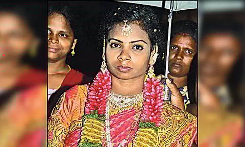 குடிப்பழக்கத்தால் தம்பதி இடையே தகராறு: புதுப்பெண் தூக்குப்போட்டு தற்கொலை காதல் திருமணம் முடிந்த 13 நாட்களில் விபரீத முடிவு