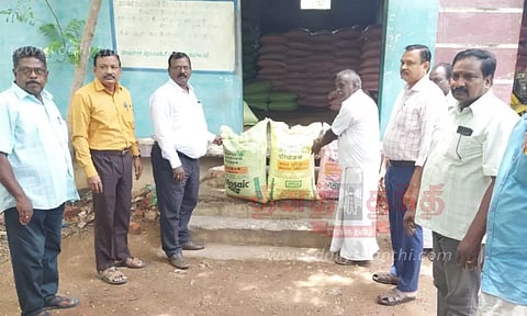 விவசாயிகளுக்கு இலவச உரம் வினியோகம்