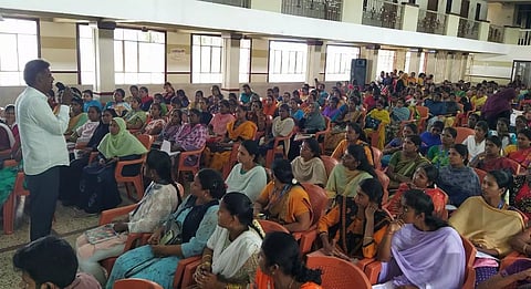 பணியாளர்களுக்கு பயிற்சி