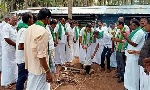 விவசாயிகள் கஞ்சி தொட்டி திறந்து போராட்டம்